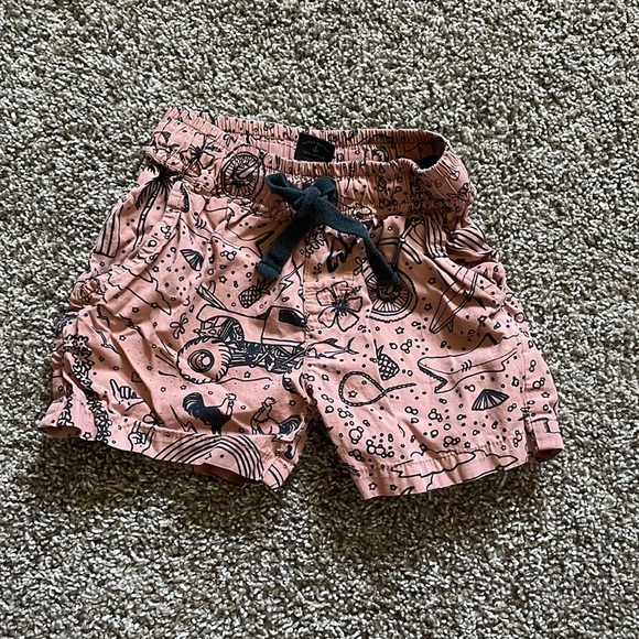 Little Circles of Hawaii Patterned Shorts - Picture 1 of 3